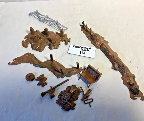 Vintage Marx battleground playset accessories