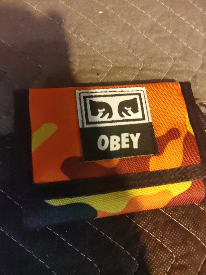 Cartera de Lona OBEY Nueva Con Etiquetas Excelente Estado Foto 2 de 4