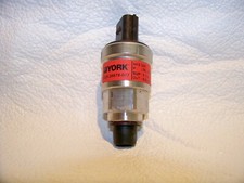York Johnson Controls 025-28678-007 02528678007 Pressure Transducer