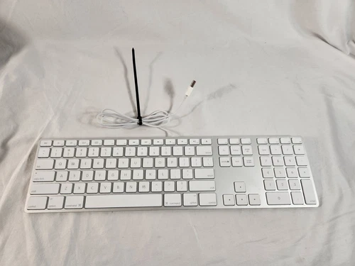 Genuine Apple Wired Full Size Keyboard W/ Keypad Model A1243 W/ USB #A1152 EUC