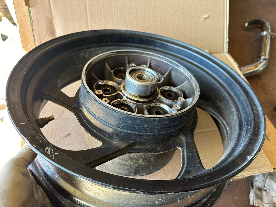 Заднее колесо в сборе 05 Suzuki VZ800 Boulevard M50 15x4,00 от оригинального производителя -12 - Изображение 4 из 4