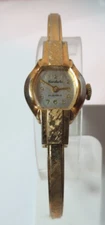 VINTAGE WOMEN’S CARLISLE MANUAL WIND WATCH GOLD TONE BRACELET RUNS..’