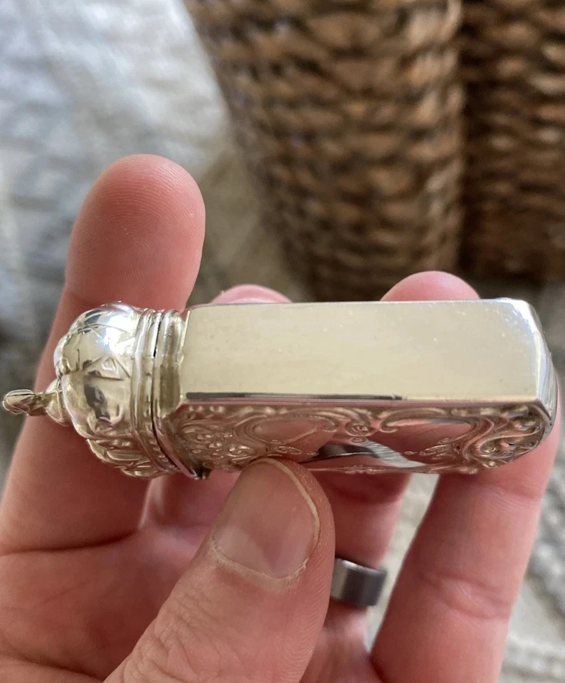 ROYAL CROWN TOP VESTA o MATCH SAFE PLATEADO POR FABRICANTE DESCONOCIDO Foto 2 de 4