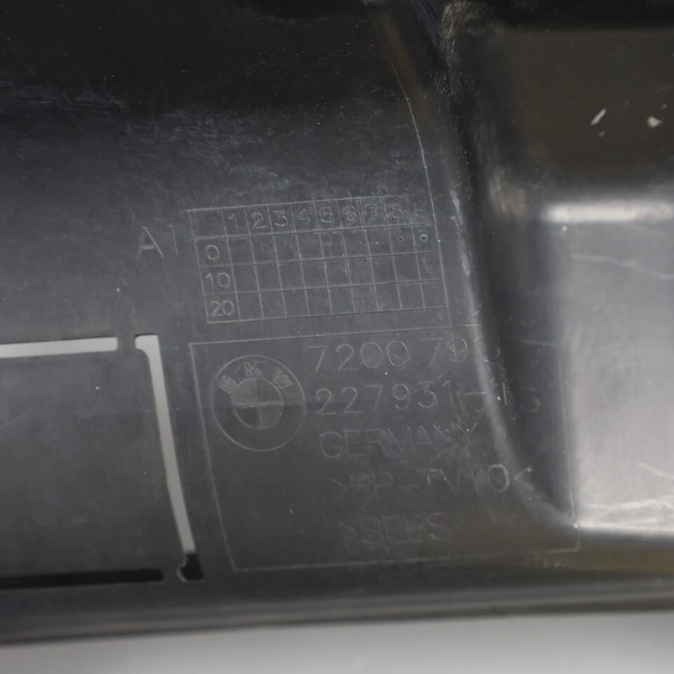 2011-2013 BMW 528i 535i 550i Oil Water Cooler Air Duct Shroud Right OEM Used - Изображение 3 из 4