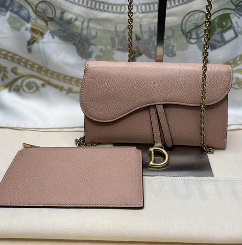 Sacoche portefeuille selle Dior sur chaîne