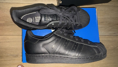 adidas Superstar Men s Black Low Top Lace-Up Athletic Sneaker, Solid