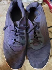 1 pair of blue tennis shoes used
