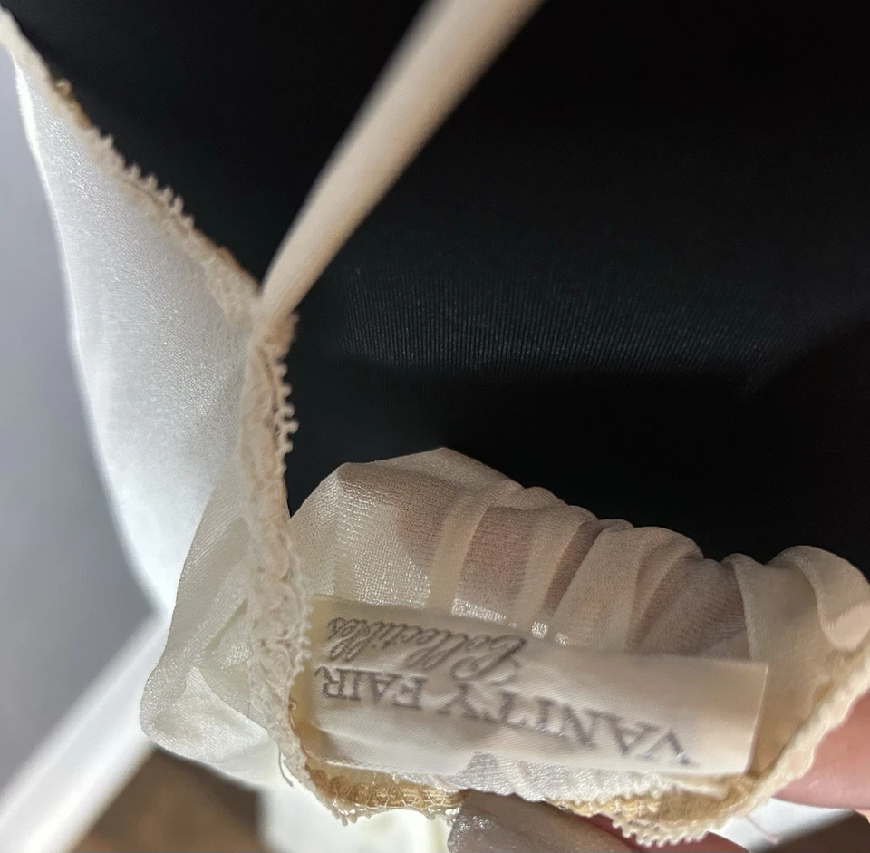 Hermoso Vestido de Noche Largo Crema Vanity Fair con Corpiño de Encaje y Espalda Baja S/M�� Foto 4 de 4