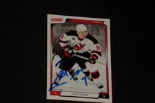 ZACH PARISE 2006-07 UD VICTORY SIGNED AUTOGRAPHED CARD #121 NJ DEVILS