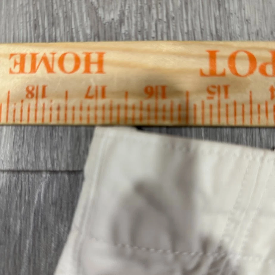 Levi’s Men’s Cargo Shorts W33 White Cotton Utility Pockets - Image 2 of 4