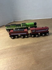 Circo Wooden Railroad Train  Car Set of 4 Magnetic Red Green