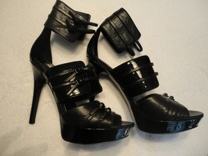 report signature heels