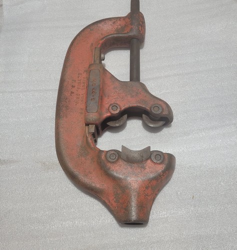 RIDGID 2 in. to 4 in. Model 44-S Heavy-Duty Pipe Cutter 4-S - Picture 2 of 10