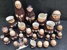 Gros lot Moines Germany Goebel etc bouteille moutardier pichet saleron sablier