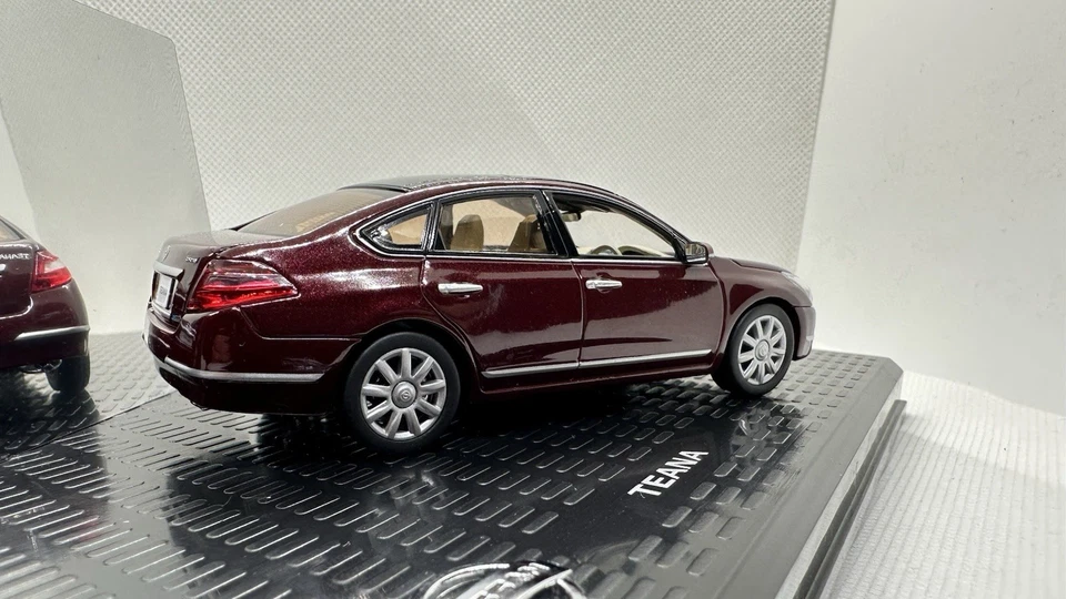 1/43 Kyosho Nissan Teana J32 (Dealer Edition) - Image 2 of 4