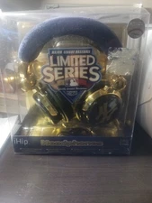 iHip MLB New York Yankees Over The Ear Wired Headphones 2011 Brand New