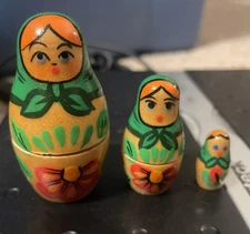 Vintage Miniature Russian Matryoshka Nesting Dolls / Set Of 3