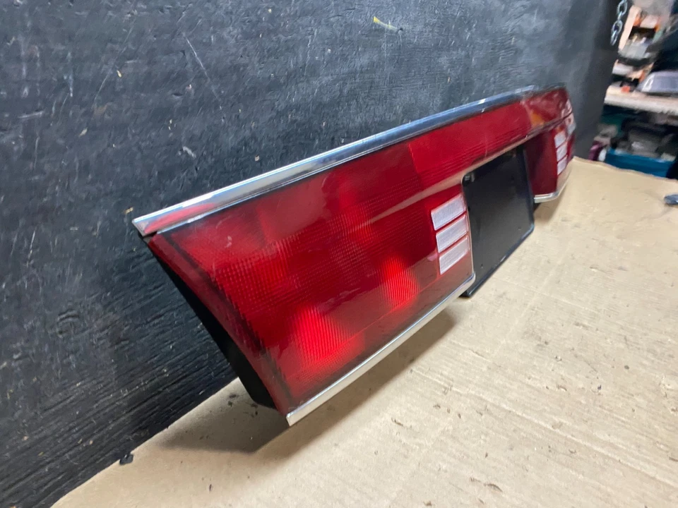 Luz trasera central del panel del maletero Buick Century 1997 a 2005 OEM U6428 DG Foto 3 de 4