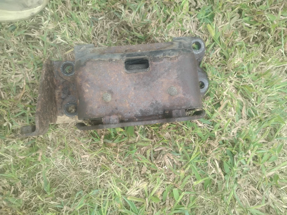 Chrysler PT Cruiser 2006 gasolina 110 kW soporte de montaje del motor 04668577AB TDR26944 Foto 2 de 3