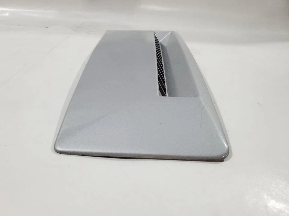 Conquest Chrysler 1987 OEM plateado trasero derecho ventilación superior cuarto de moldura Foto 4 de 4