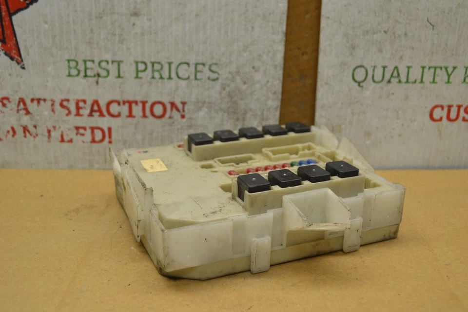 Nissan Xterra Armada 2004-06 caja de fusibles conexiones OEM 284B67S002 módulo 621-8D7 B5 Foto 4 de 4