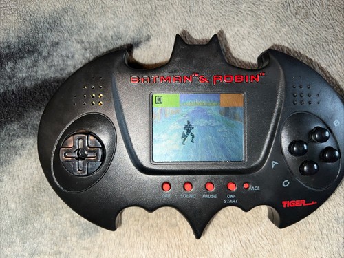 Batman & Robin Handheld Electronic Video Game 1997 Tiger - Picture 3 of 6