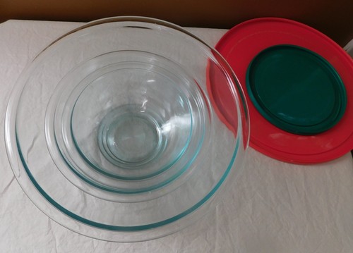 Pyrex Blue Tint Glass Mixing Nesting 3 Bowl Set 326 -4 Qts. 323 322 & 2 Lids - Picture 2 of 8