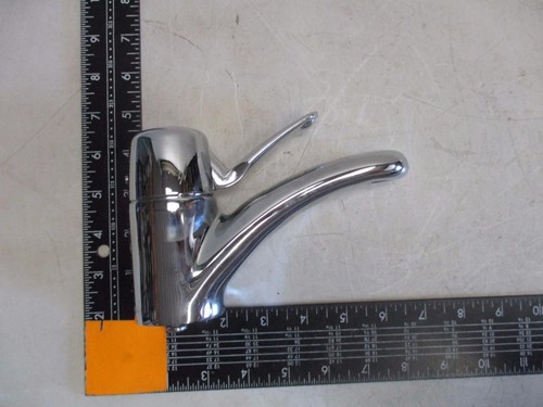 CHICAGO FAUCETS 2200-4E2805ABCP Single Lever Lavatory Faucet, Chrome Plated-NEW - Picture 2 of 5