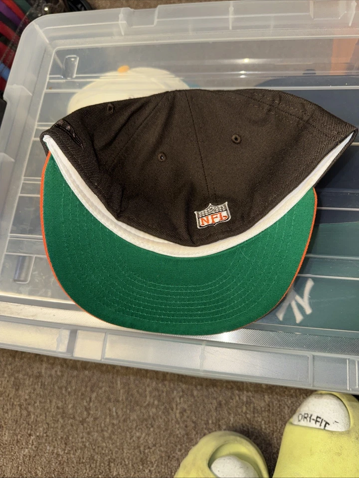 Cleveland Browns New Era Fitted 60 Year Anniversary Patch Size 7 1/8 Used - Image 3 of 4