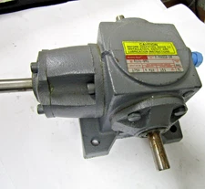 ✌️NEW BOSTON SPEED REDUCER GEAR BOX R131-BM1 INPUT RPM 1750, RATIO 1:1, HP 4.410