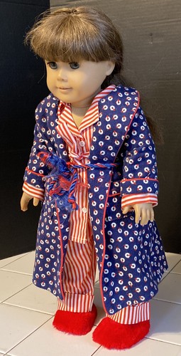 18” AMERICAN GIRL Doll Molly with Striped Pajamas Nautical Robe & Fuzzy Slippers - Picture 3 of 11