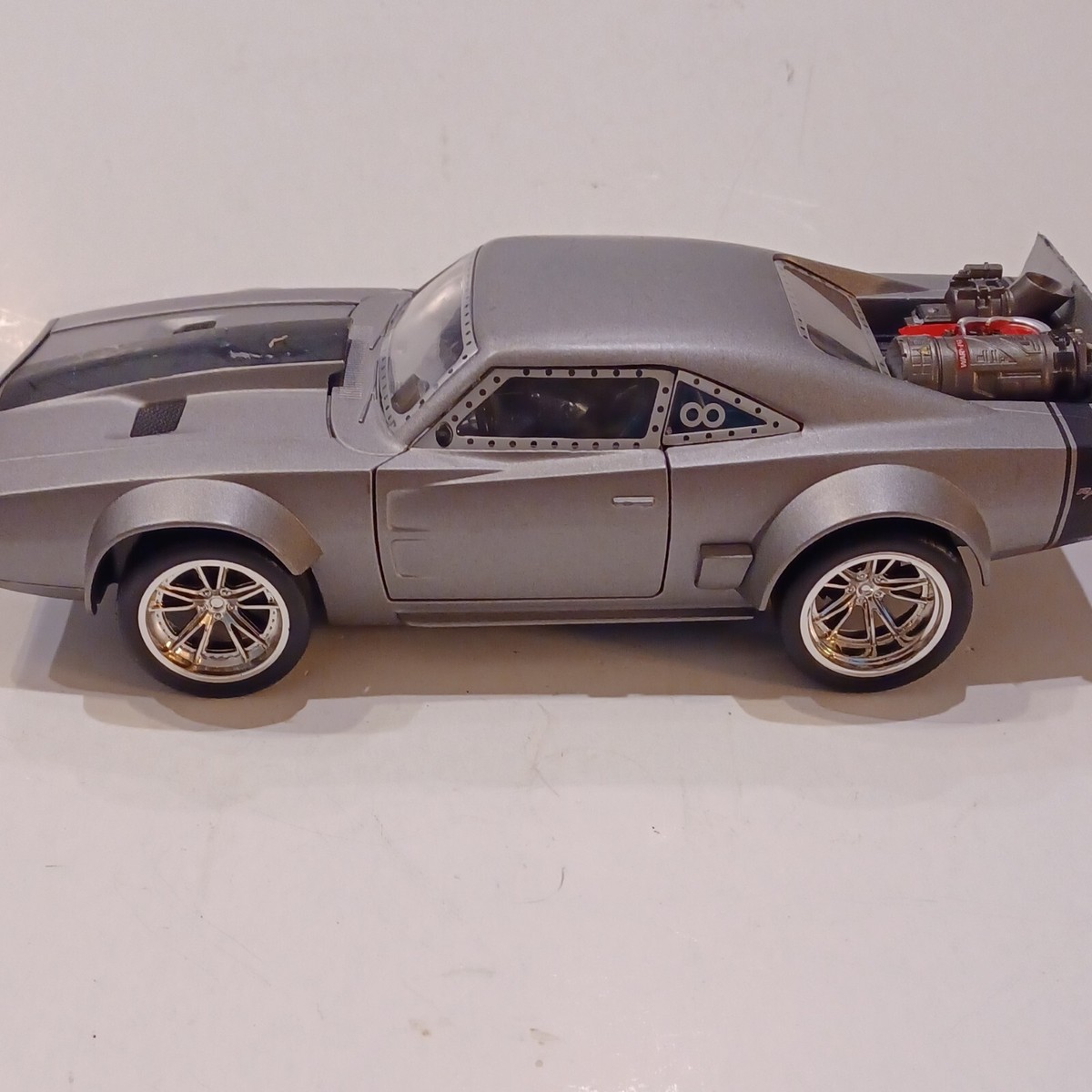 1:24 Scale Grey 