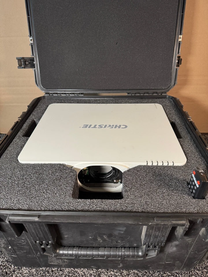 Proyector Christie LWU501i HDMI/VGA-WUXGA para gran lugar + lámpara de estuche SKB: 330/0 horas Foto 3 de 4