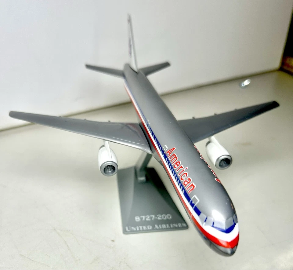 Flight Miniatures American Airlines Boeing 757-200 1:200 Scale Model with Stand - Image 2 of 4