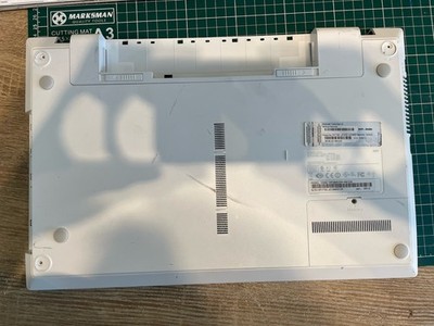 Samsung NP300V5A Bottom Base Cover Weiß G75