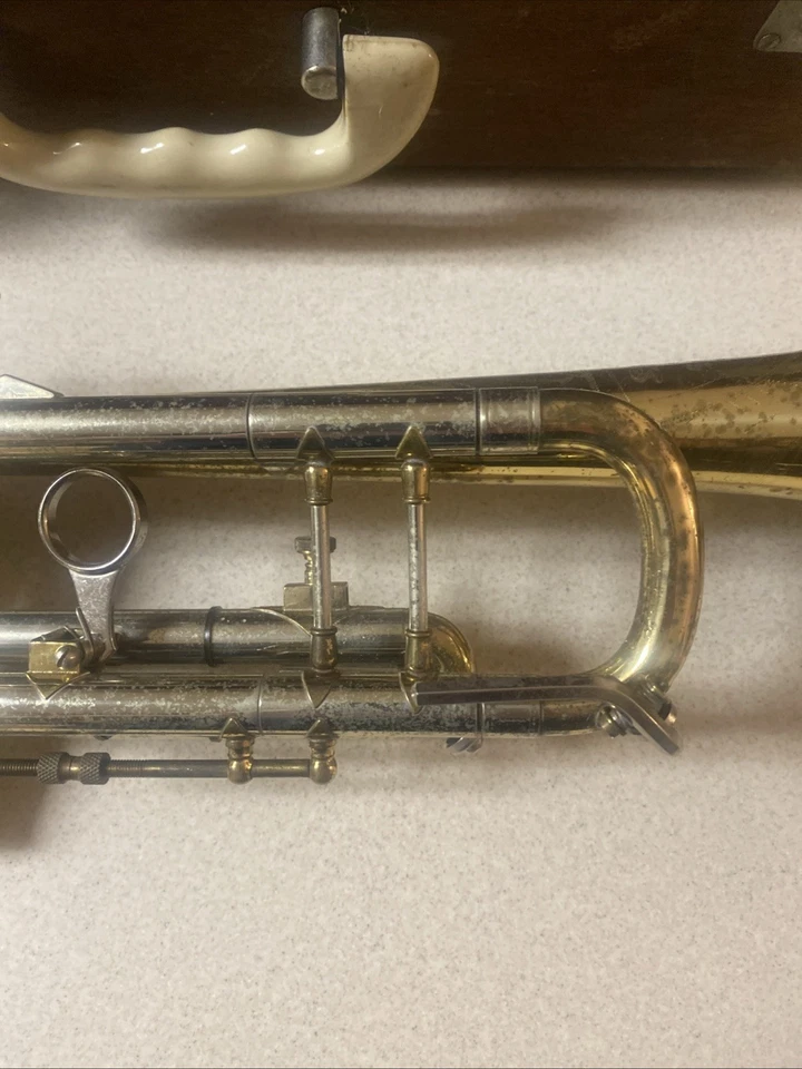Selmer Sterling Super London Made Trumpet In Lacquer With Case And Mouthpiece - Image 4 of 4