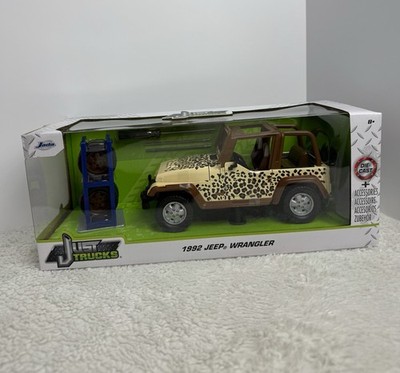 Jada Just Trucks 1992 Jeep Wrangler Die Cast 1:24 W/ Tire Rack Leopard Print