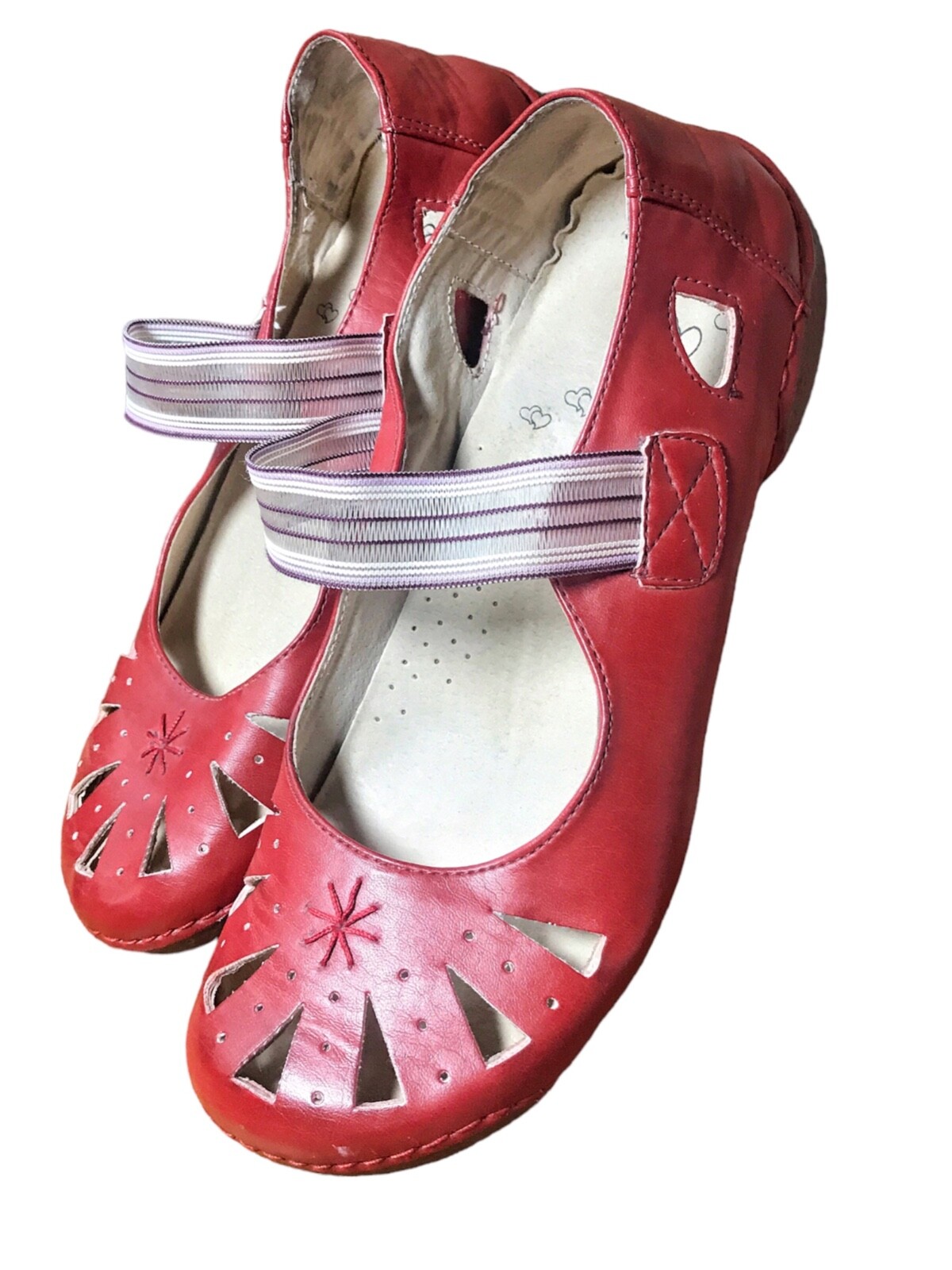 red shoes women flats