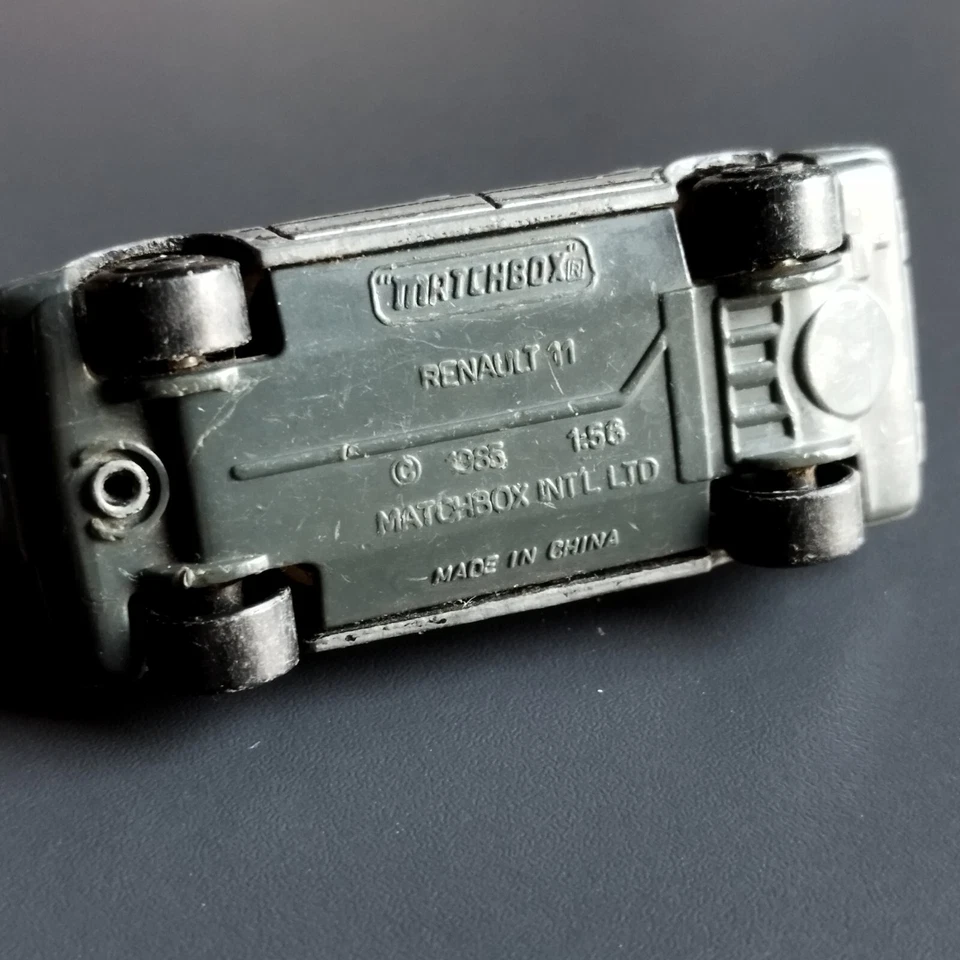 Matchbox  made in China in 1985 . Renault 11 . Needs a paint job ! . Scale 1:58 - Image 4 of 4