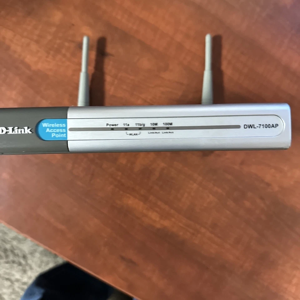 D-Link DWL-7100AP Tri-Mode Dual Band Wireless Access Point 802.11a/g 108Mbps - Image 3 of 4