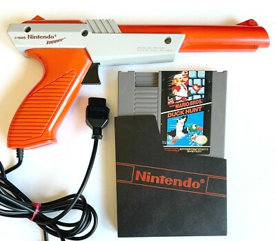 AUTHENTIC VINTAGE 1985 NINTENDO NES ZAPPER LIGHT GUN & MARIO BROS