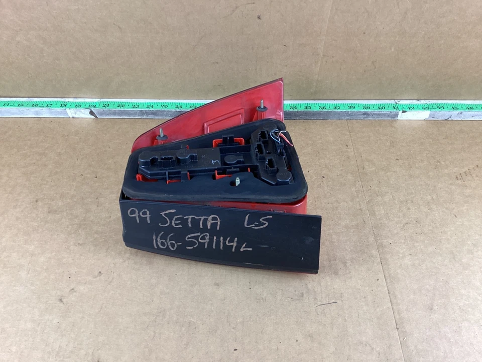 Luz trasera izquierda del lado del conductor Volkswagen Jetta 1999-2003 1J5945111S OEM Foto 4 de 4