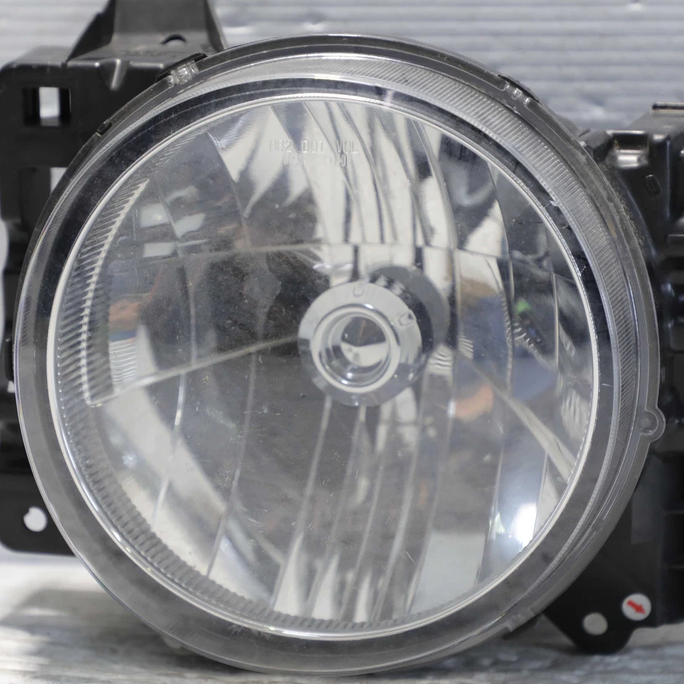 Левосторонняя галогенная фара в сборе для Toyota FJ Cruiser 2007-2014 годов выпуска от оригинального производителя - Изображение 3 из 4