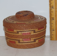 ANTIQUE TLINGIT RATTLE TOP NORTHWEST COAST BASKET VERY FINE