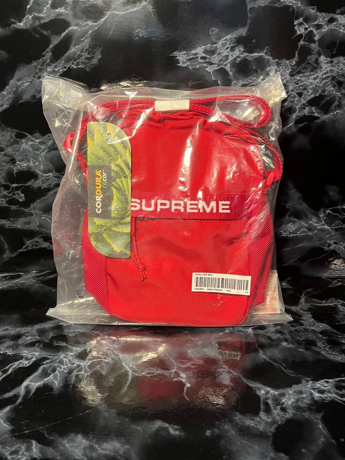 Sac bandoulière Supreme FW 2022 rouge rare flambant neuf scellé 