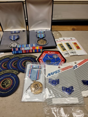 1990s Air Force Intelligence Medal Grouping Patches/ Ribbons Etc Enlisted Medals - Picture 4 of 24