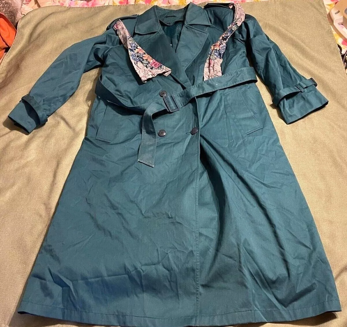 Women's all weather top coat with detachable lining