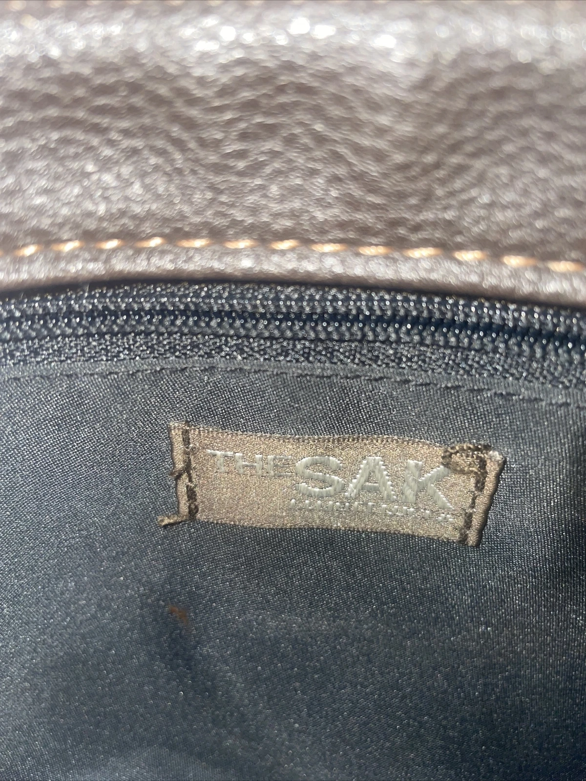 Borsa a tracolla The Sak Elliott Lucca in pelle marrone con cuciture abbronzate