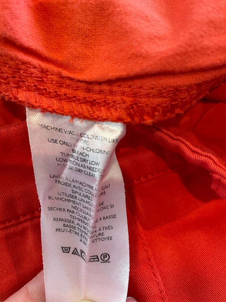 Pantalones Cortos Free People Billie Chino Naranja/Rojo Naranja con Reunión en el Frente - 4  Foto 4 de 4