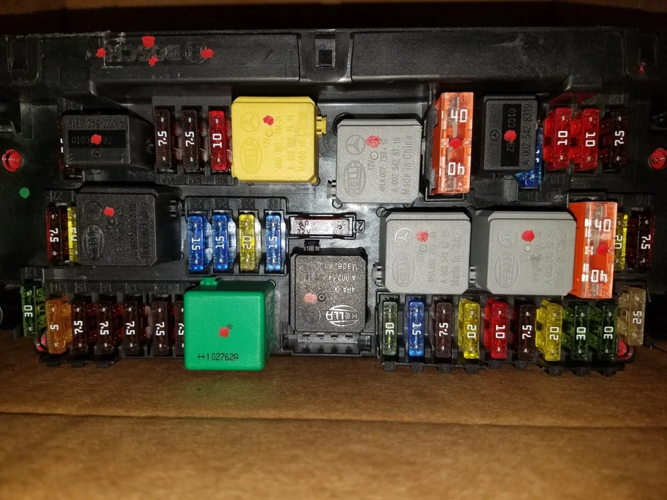 2010 至 2016 MERCEDES BENZ C300 C350 E350 SLK350 前山姆保险丝继电器盒模块 — 第 4/4 张图片